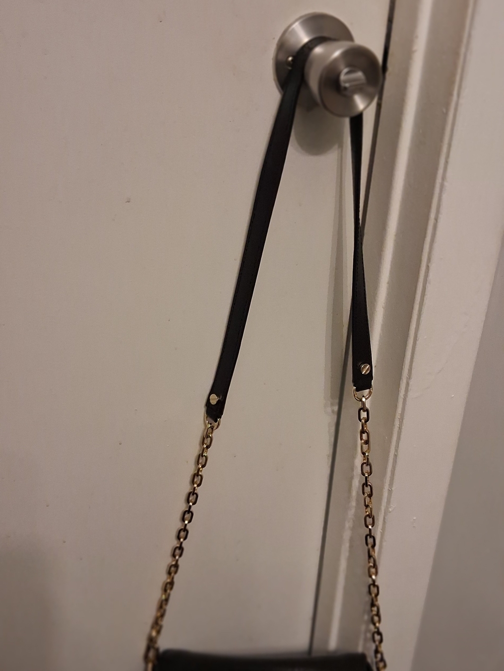 💯Authentic....Tory Burch Black Leather Crossbody with Gold Logo - Picture 6 of 7